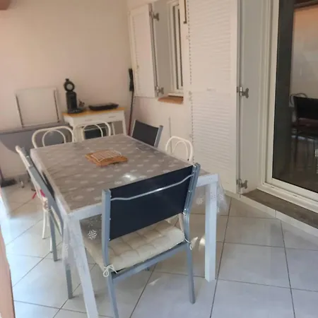 Holidayland 438 T2 Mezzanine 5 Couchages Climatise Avec Veranda Apartment *